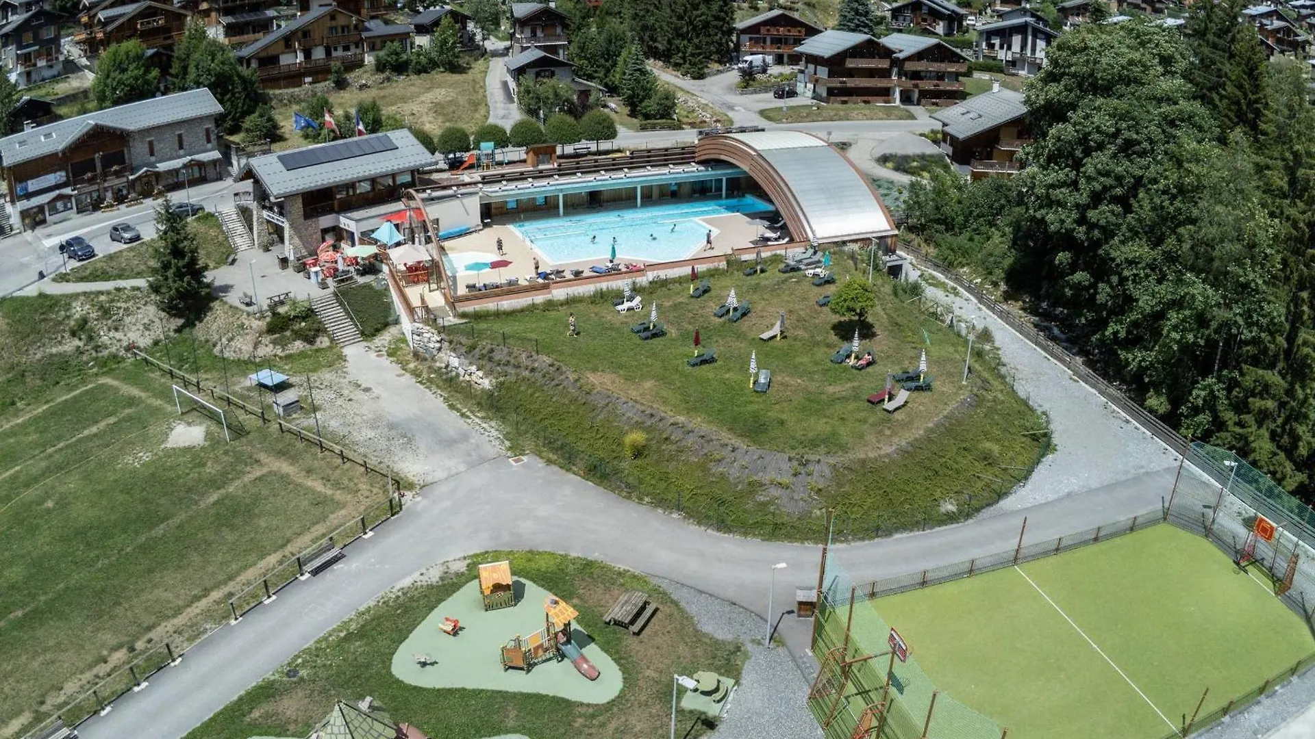Appartement Cosy 2-4 Pers Avec Terrasse, Parking Et Wifi A Champagny-En-Vanoise - Fr-1-638-8 La Plagne 0*,  France