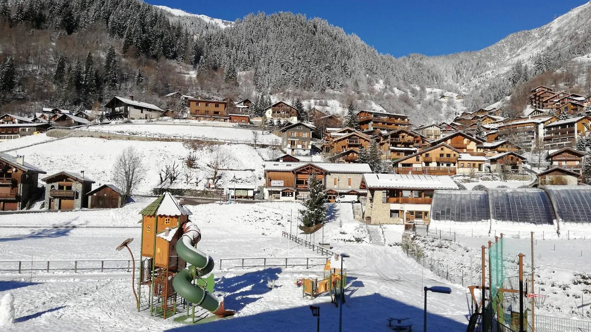 Appartement Cosy 2-4 Pers Avec Terrasse, Parking Et Wifi A Champagny-En-Vanoise - Fr-1-638-8 La Plagne 0*,  France